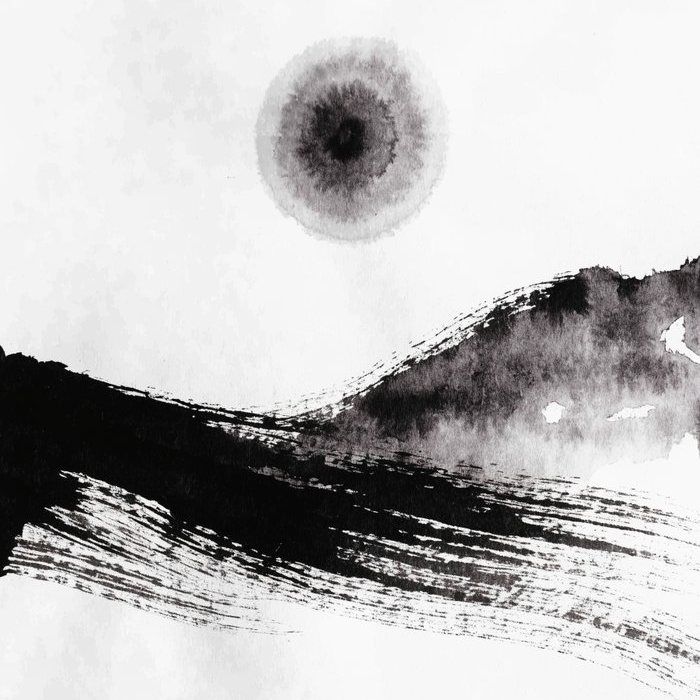 山と月の墨絵